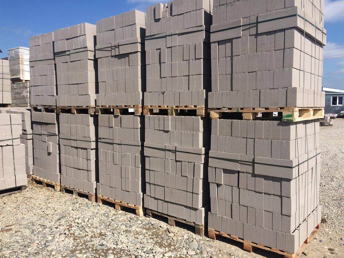 Пеплоблоки на поддонах