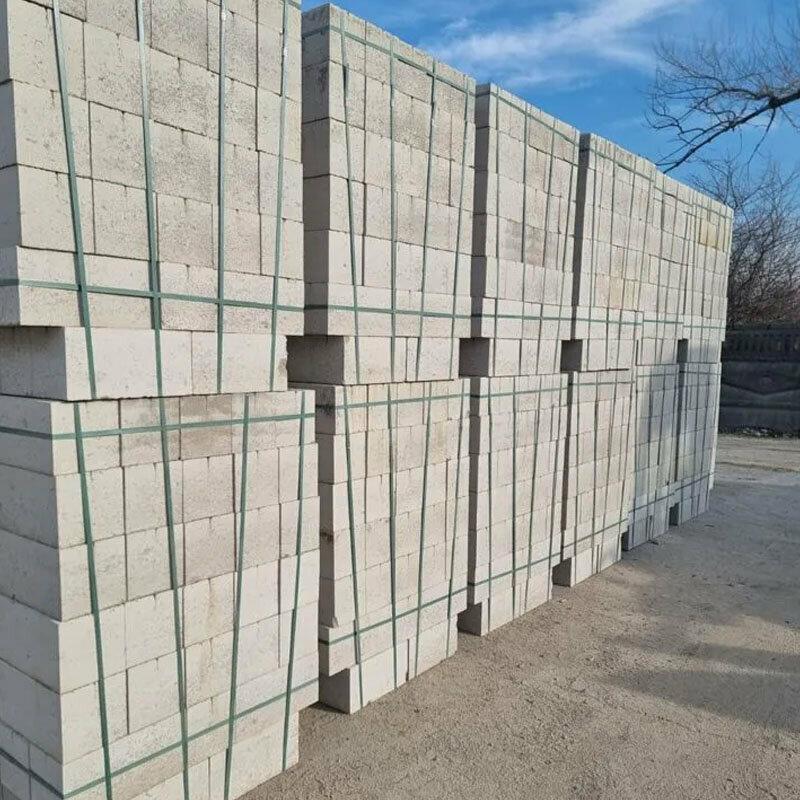 Пеплоблоки в упаковке